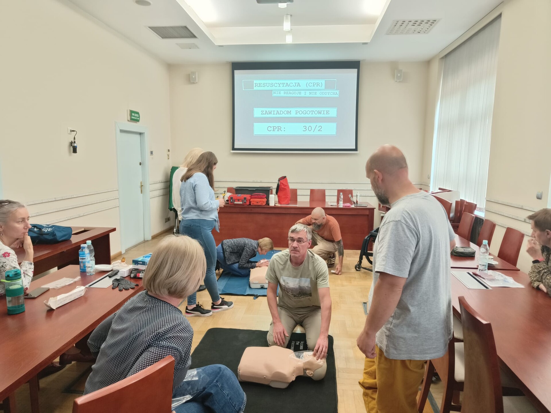 Foto-relacja ze szkolenia "Udzielanie pierwszej pomocy z uwzględnieniem osób ze szczególnymi potrzebami, w tym z niepełnosprawnościami"