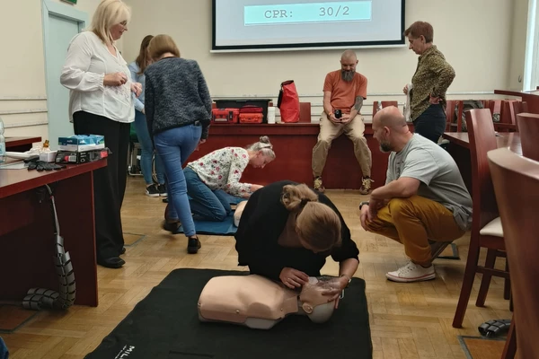 Foto-relacja ze szkolenia "Udzielanie pierwszej pomocy z uwzględnieniem osób ze szczególnymi potrzebami, w tym z niepełnosprawnościami"